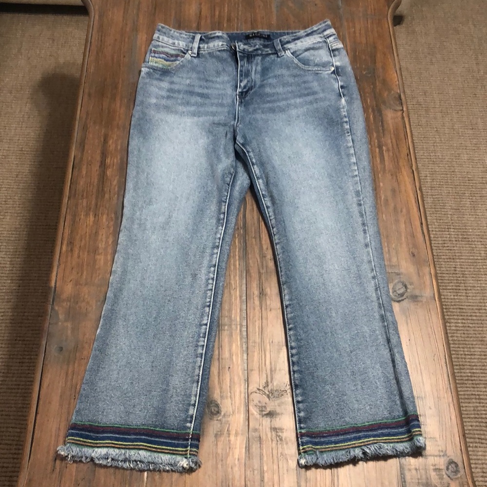 🌈 Cute Baccini rainbow-stitched cropped jeans